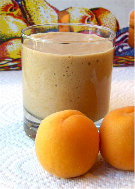 dairy-free apricot-cashew smoothie