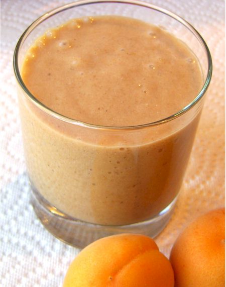dairy-free apricot-cashew smoothie
