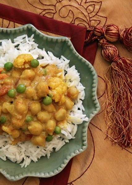 Vegan Recipe: Coconut-Curry Chickpeas and Cauliflower